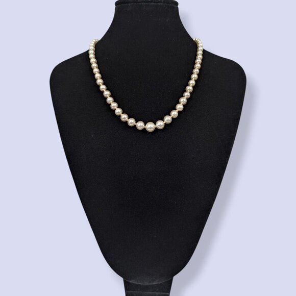 Vintage Beige Glass Pearl Graduated Necklace - Picture 2 of 5